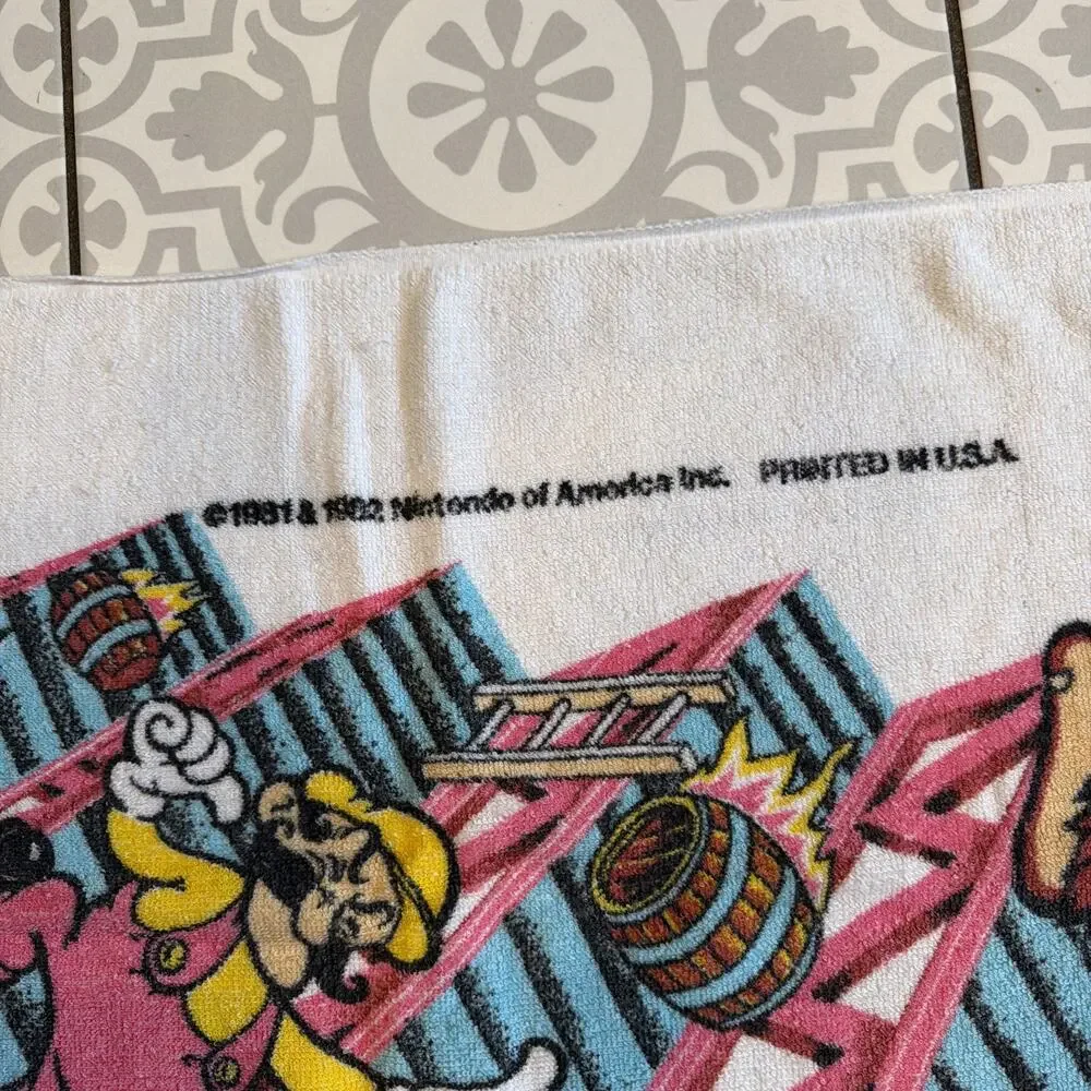 Vintage 1981-82 Donkey Kong Nintendo Arcade Beach Towel Promotional
